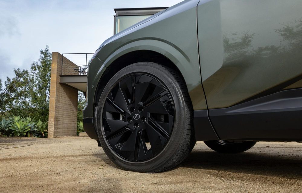 Noul Lexus TZ, primul SUV electric cu 6 locuri al mărcii: simulează sunetele unui motor V10 - Poza 17