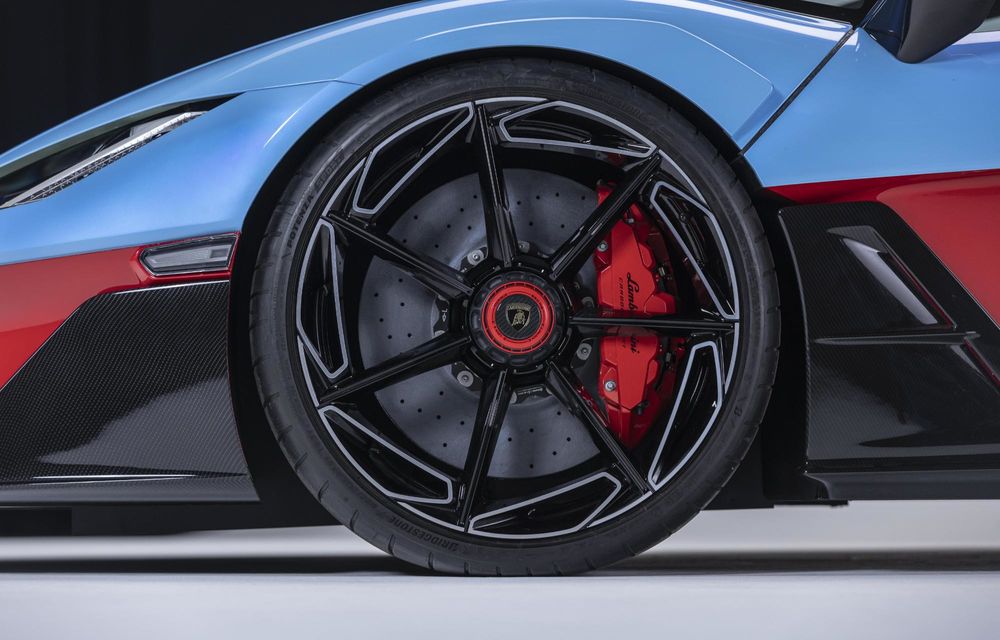 Cea mai puternică decapotabilă din istoria Lamborghini: doar 15 exemplare - Poza 22