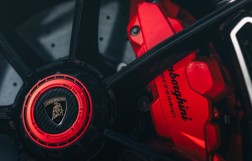 Cea mai puternică decapotabilă din istoria Lamborghini: doar 15 exemplare - Poza 18