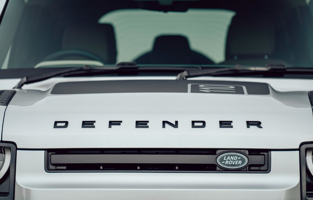 Viitorul Land Rover Defender facelift va avea versiune cu 4 locuri - Poza 1