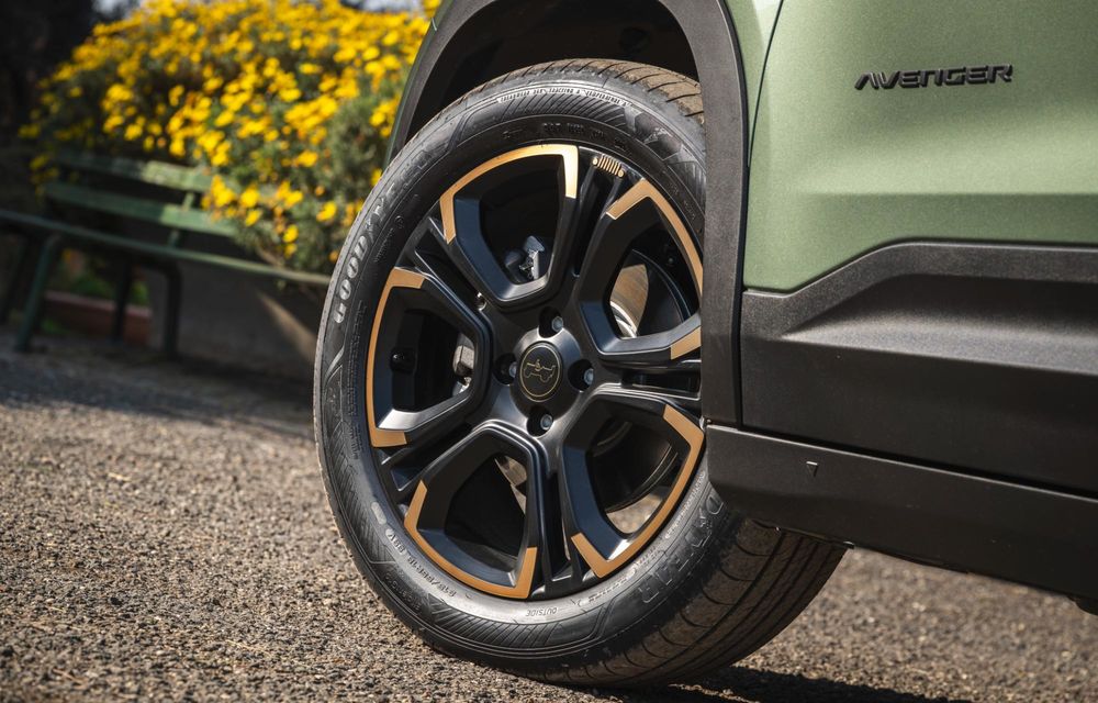 Noul Jeep Avenger facelift: design revizuit și motorizare nouă - Poza 90