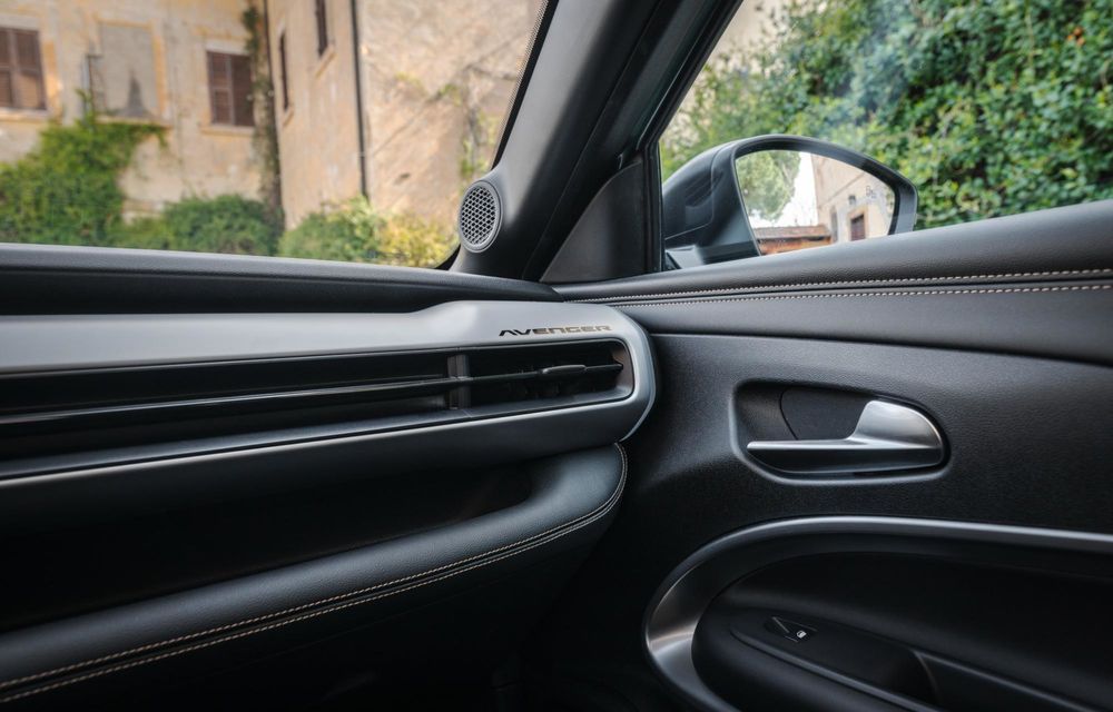 Noul Jeep Avenger facelift: design revizuit și motorizare nouă - Poza 99