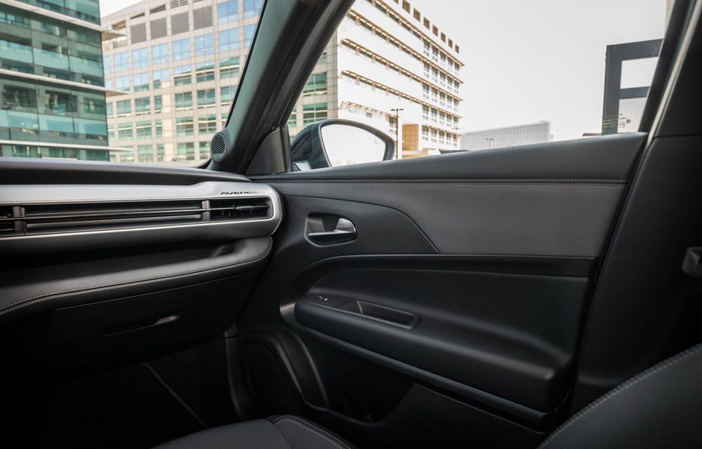 Noul Jeep Avenger facelift: design revizuit și motorizare nouă - Poza 31