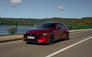 Noutăți pentru Mazda3: faruri LED Matrix și sistem care detectează motociclete
