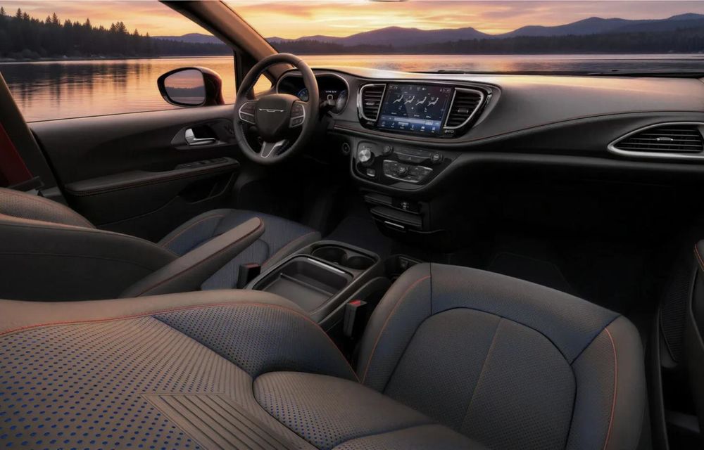 Ce se mai lansează în alte părți: Chrysler Pacifica America250, ediție dedicată aniversării SUA - Poza 2 Ce se mai lansează în alte părți: Chrysler Pacifica America250, ediție dedicată aniversării SUA - Poza 2