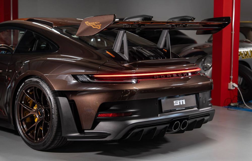 Porsche dezvăluie un nou 911 GT3 RS Sonderwunsch cu fibră de carbon maro - Poza 2