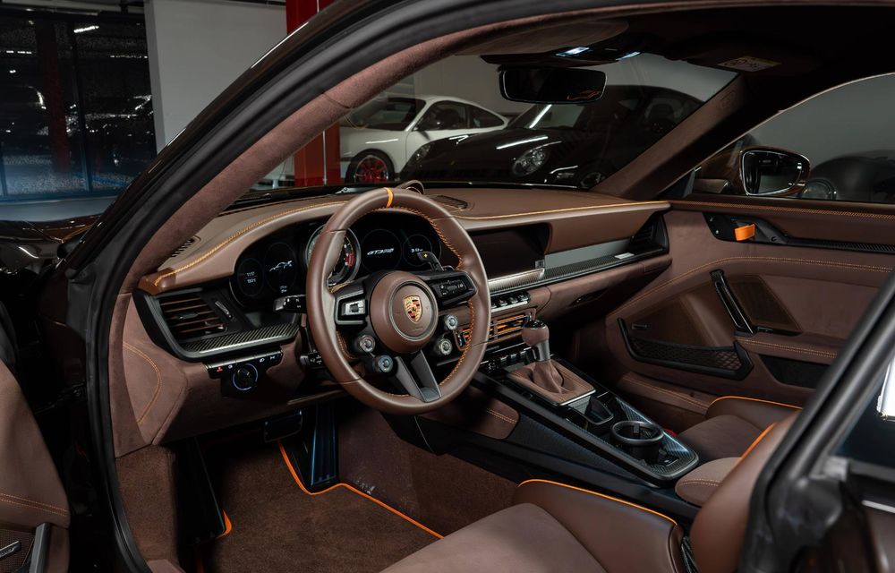 Porsche dezvăluie un nou 911 GT3 RS Sonderwunsch cu fibră de carbon maro - Poza 7