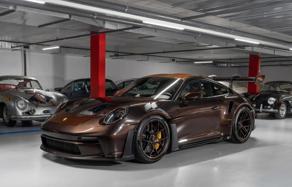Porsche dezvăluie un nou 911 GT3 RS Sonderwunsch cu fibră de carbon maro - Poza 1