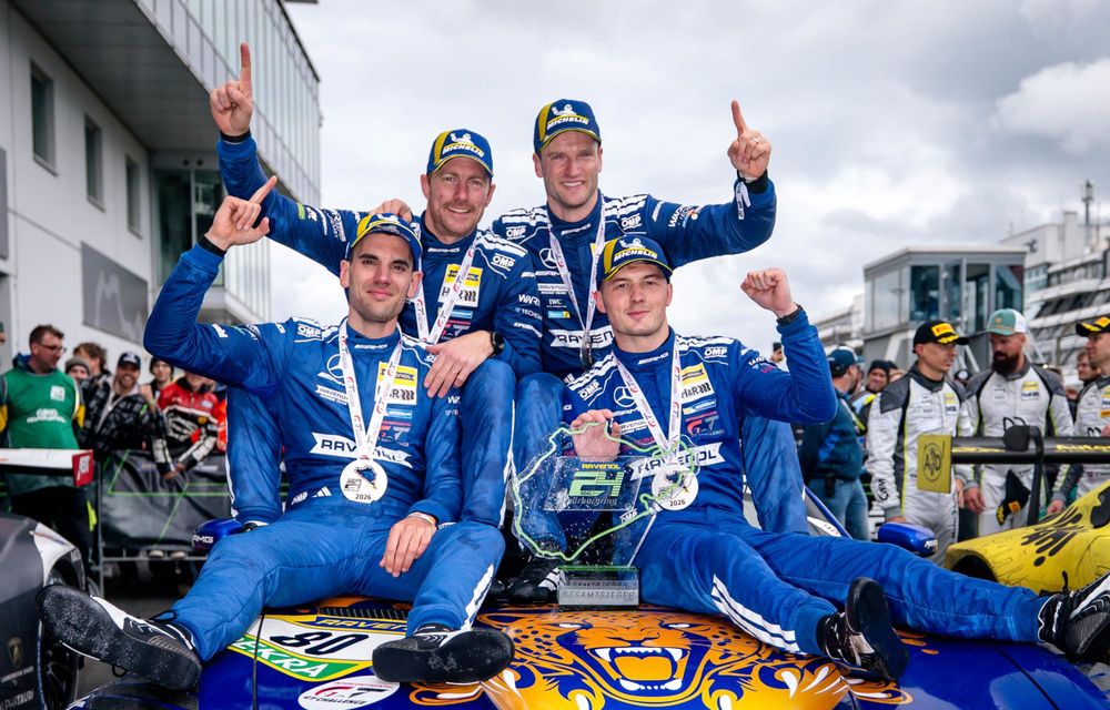 Mercedes-AMG, victorie în cursa de 24 de ore de la Nurburgring. Abandon pentru Max Verstappen - Poza 3 Mercedes-AMG, victorie în cursa de 24 de ore de la Nurburgring. Abandon pentru Max Verstappen - Poza 3