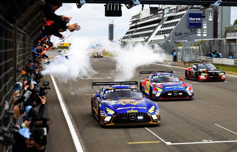 Mercedes-AMG, victorie în cursa de 24 de ore de la Nurburgring. Abandon pentru Max Verstappen - Poza 1 Mercedes-AMG, victorie în cursa de 24 de ore de la Nurburgring. Abandon pentru Max Verstappen - Poza 1