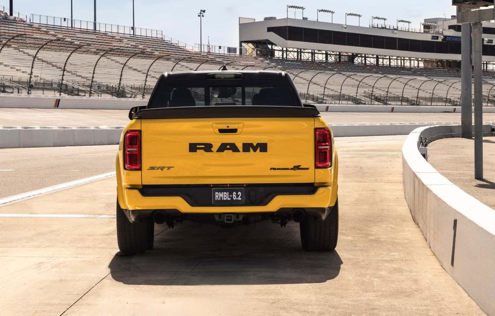 Noul Ram 1500 Bumble Bee: pick-up de performanță cu motor V8 de 777 CP - Poza 4 Noul Ram 1500 Bumble Bee: pick-up de performanță cu motor V8 de 777 CP - Poza 4