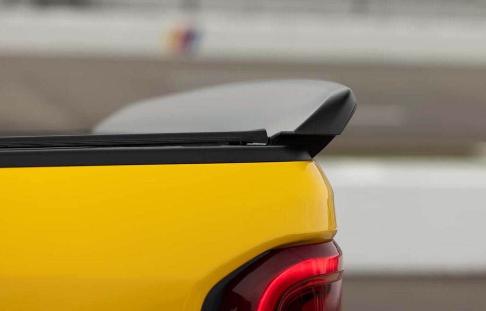 Noul Ram 1500 Bumble Bee: pick-up de performanță cu motor V8 de 777 CP - Poza 8 Noul Ram 1500 Bumble Bee: pick-up de performanță cu motor V8 de 777 CP - Poza 8