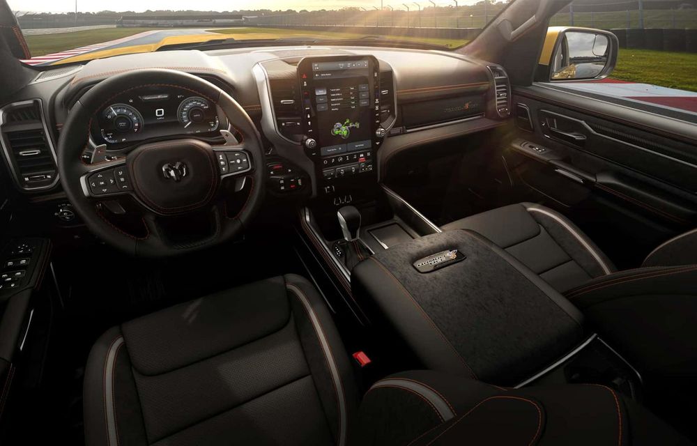 Noul Ram 1500 Bumble Bee: pick-up de performanță cu motor V8 de 777 CP - Poza 9 Noul Ram 1500 Bumble Bee: pick-up de performanță cu motor V8 de 777 CP - Poza 9
