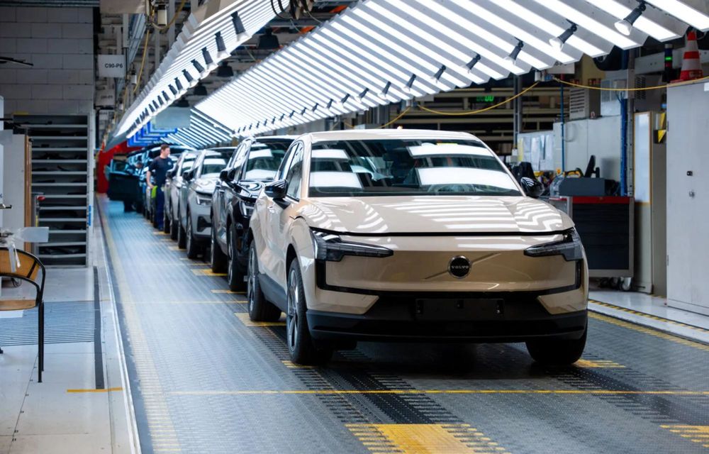 Thailanda dă în judecată Volvo după incendiile provocate de bateriile modelului EX30 - Poza 2 Thailanda dă în judecată Volvo după incendiile provocate de bateriile modelului EX30 - Poza 2