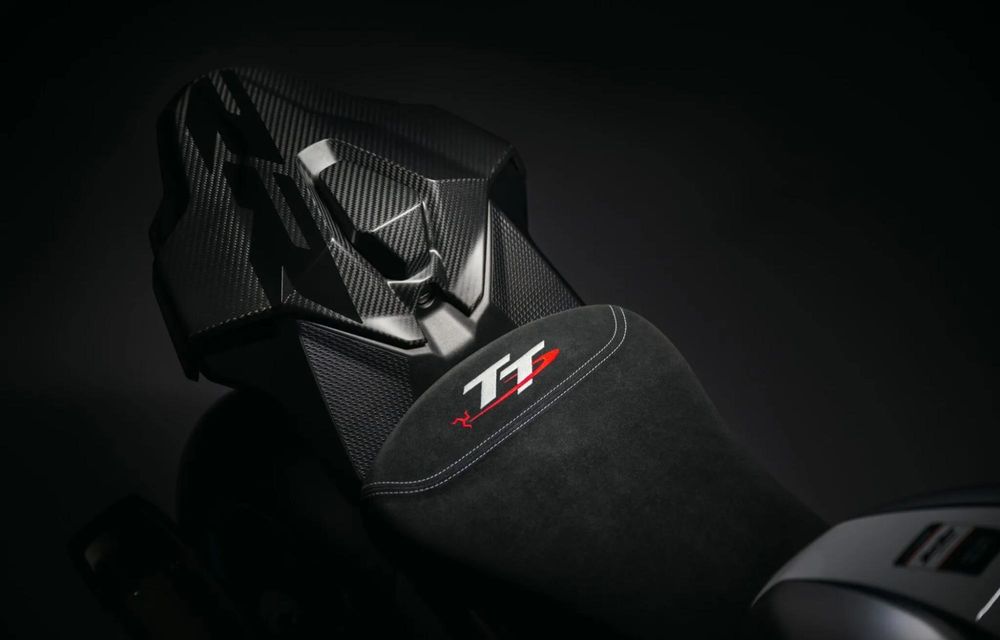 BMW lansează M 1000 RR Isle of Man TT Edition pentru aniversarea de 115 ani a celebrei curse - Poza 9 BMW lansează M 1000 RR Isle of Man TT Edition pentru aniversarea de 115 ani a celebrei curse - Poza 9