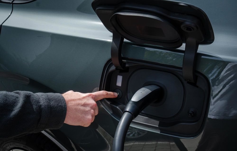 Volvo: mașinile electrice vor putea fi încărcate la stațiile Tesla din Europa - Poza 4 Volvo: mașinile electrice vor putea fi încărcate la stațiile Tesla din Europa - Poza 4