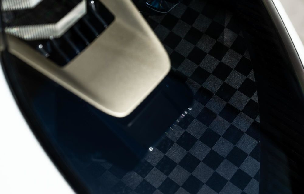 Compania Holand Automotive Group devine importator oficial Aston Martin în România - Poza 5 Compania Holand Automotive Group devine importator oficial Aston Martin în România - Poza 5