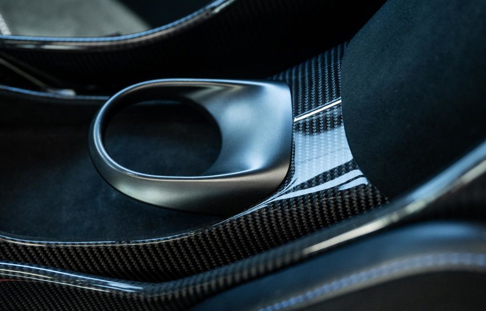Compania Holand Automotive Group devine importator oficial Aston Martin în România - Poza 24 Compania Holand Automotive Group devine importator oficial Aston Martin în România - Poza 24