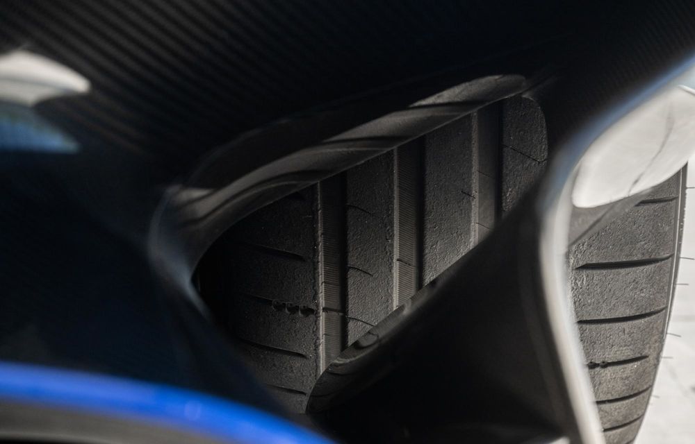 Compania Holand Automotive Group devine importator oficial Aston Martin în România - Poza 8 Compania Holand Automotive Group devine importator oficial Aston Martin în România - Poza 8