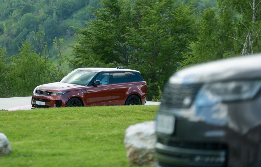 REPORTAJ: La granița dintre confort și aventură: Range Rover Experience în inima munților - Poza 12