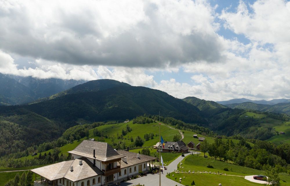 REPORTAJ: La granița dintre confort și aventură: Range Rover Experience în inima munților - Poza 26