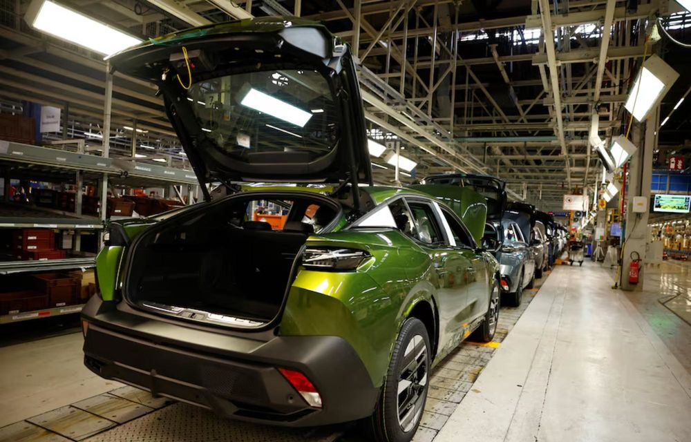 Stellantis anunță trei noi modele Peugeot și o investiție majoră în Franța - Poza 2 Stellantis anunță trei noi modele Peugeot și o investiție majoră în Franța - Poza 2