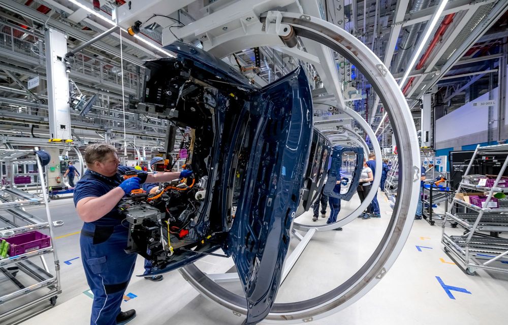 REPORTAJ: Am vizitat uzina BMW din Debrecen, locul unde se produce noul iX3 - Poza 56