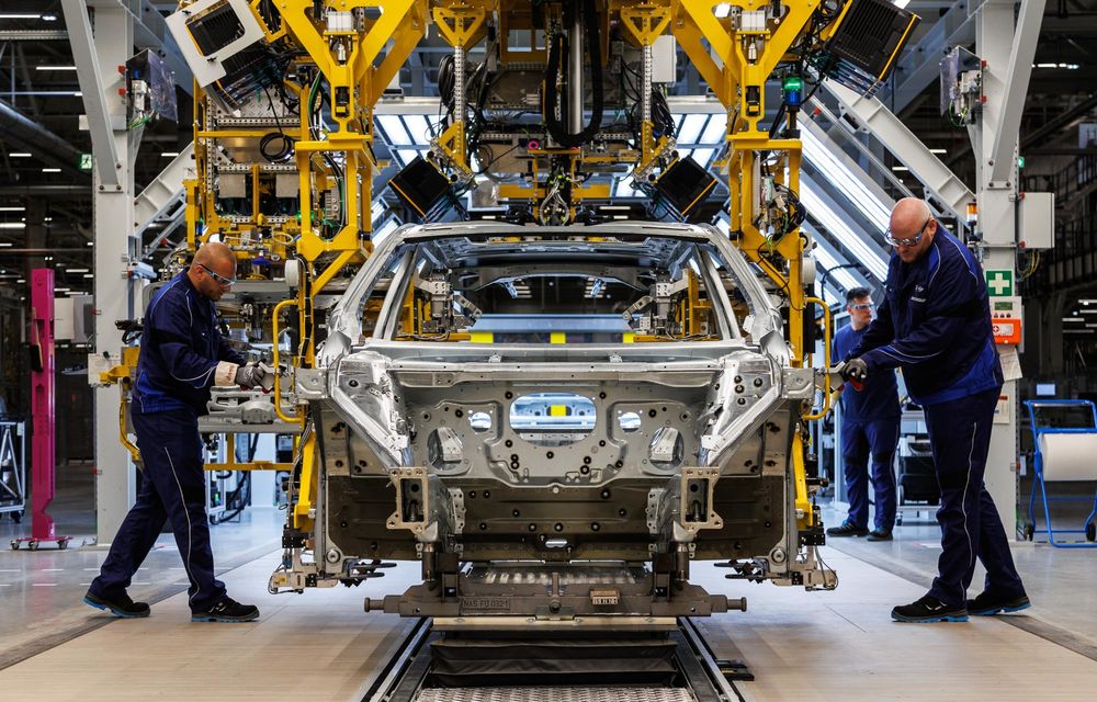 REPORTAJ: Am vizitat uzina BMW din Debrecen, locul unde se produce noul iX3 - Poza 28