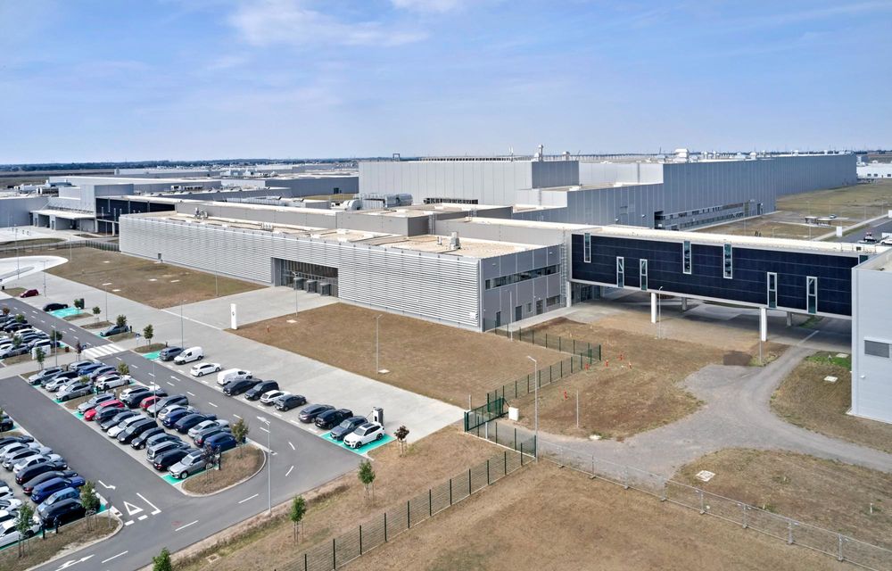 REPORTAJ: Am vizitat uzina BMW din Debrecen, locul unde se produce noul iX3 - Poza 16
