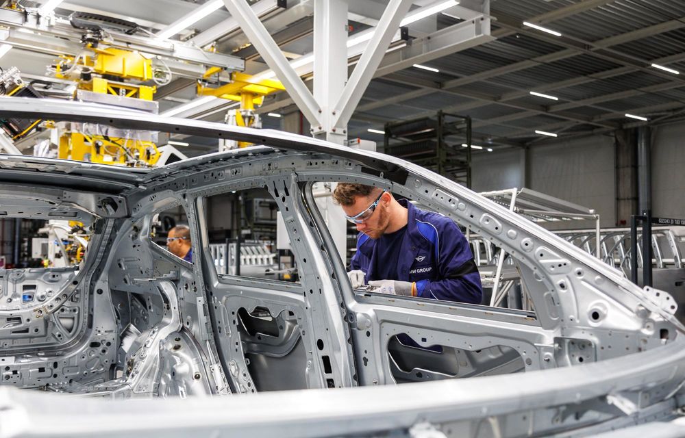 REPORTAJ: Am vizitat uzina BMW din Debrecen, locul unde se produce noul iX3 - Poza 29