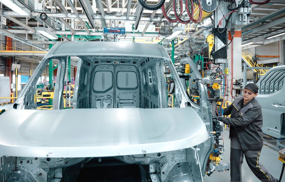 REPORTAJ: În culisele uzinei Batilly, fabrica în care Renault Master capătă toate formele posibile - Poza 73 REPORTAJ: În culisele uzinei Batilly, fabrica în care Renault Master capătă toate formele posibile - Poza 73