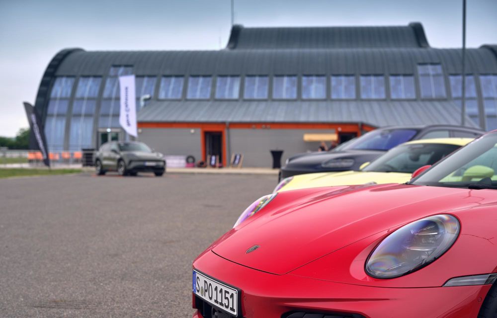 REPORTAJ: Cum se reinventează un bestseller: primul contact cu Porsche Cayenne electric - Poza 26