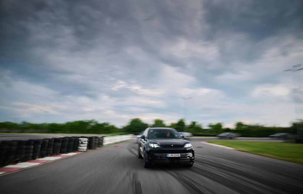 REPORTAJ: Cum se reinventează un bestseller: primul contact cu Porsche Cayenne electric - Poza 40