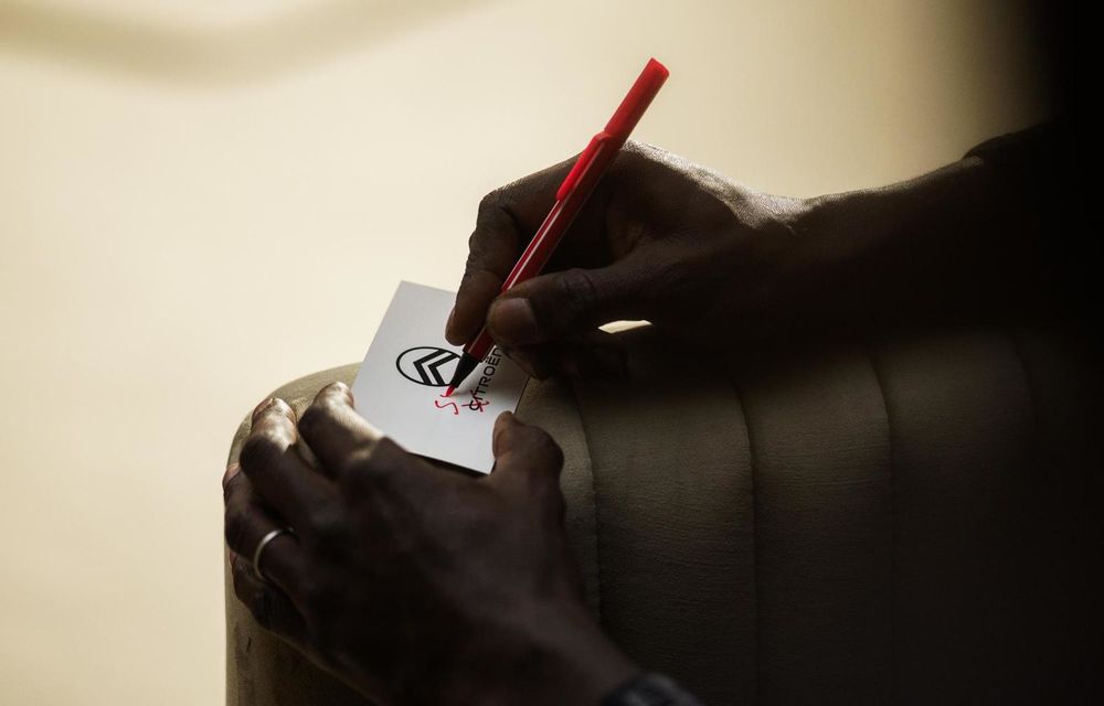 Citroen își schimbă numele în Sytroen: colaborare cu Omar Sy - Poza 1 Citroen își schimbă numele în Sytroen: colaborare cu Omar Sy - Poza 1