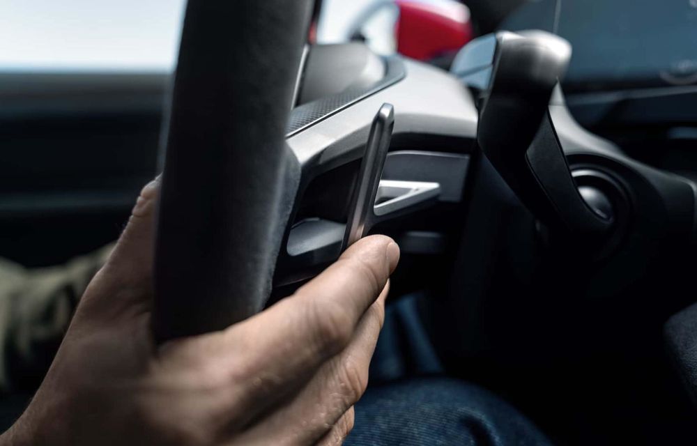 Porsche introduce sistemul E-Shift pentru Taycan: 8 trepte virtuale și sunet inspirat de motoarele termice - Poza 3 Porsche introduce sistemul E-Shift pentru Taycan: 8 trepte virtuale și sunet inspirat de motoarele termice - Poza 3