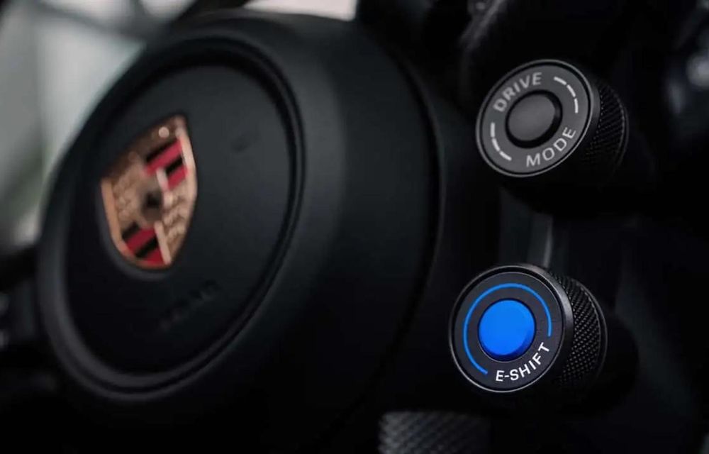 Porsche introduce sistemul E-Shift pentru Taycan: 8 trepte virtuale și sunet inspirat de motoarele termice - Poza 1 Porsche introduce sistemul E-Shift pentru Taycan: 8 trepte virtuale și sunet inspirat de motoarele termice - Poza 1