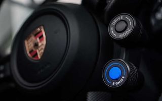 Porsche introduce sistemul E-Shift pentru Taycan: 8 trepte virtuale și sunet inspirat de motoarele termice Porsche introduce sistemul E-Shift pentru Taycan: 8 trepte virtuale și sunet inspirat de motoarele termice