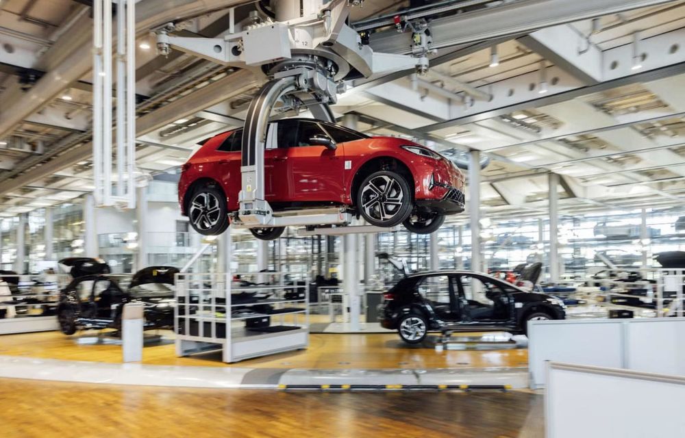 Oliver Blume: Volkswagen va reduce personalul cu 50.000 de angajați până în 2030 - Poza 2 Oliver Blume: Volkswagen va reduce personalul cu 50.000 de angajați până în 2030 - Poza 2