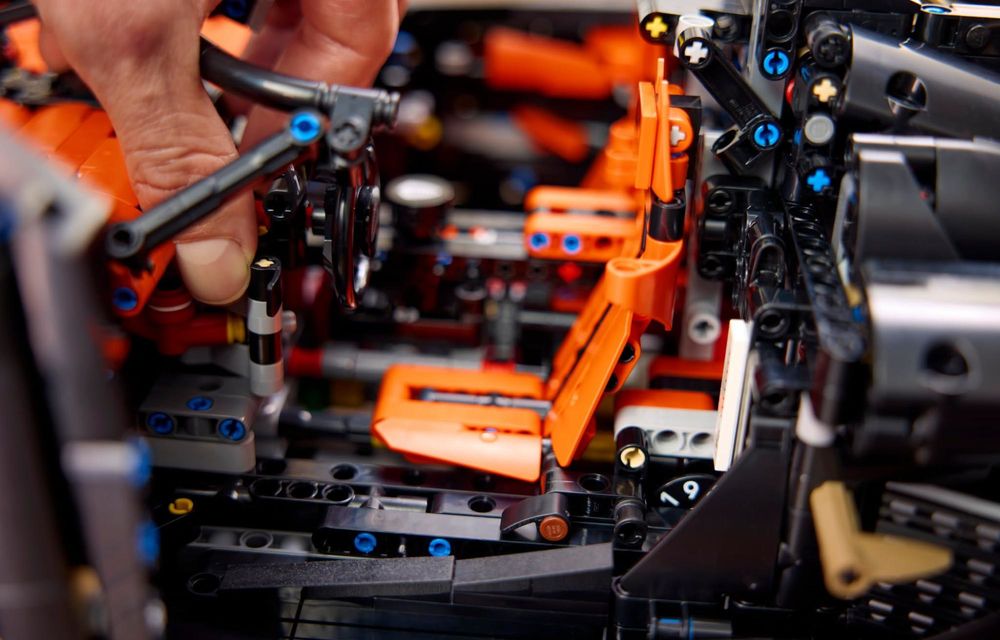 Cea mai rapidă machetă Lego făcută vreodată: are 1.8 tone și a atins 111 km/h - Poza 11 Cea mai rapidă machetă Lego făcută vreodată: are 1.8 tone și a atins 111 km/h - Poza 11