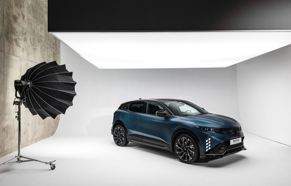 PREMIERĂ: Am văzut pe viu noul Renault Megane electric facelift. 5 lucruri esențiale - Poza 2 PREMIERĂ: Am văzut pe viu noul Renault Megane electric facelift. 5 lucruri esențiale - Poza 2