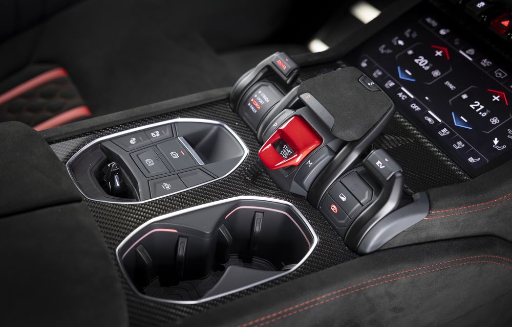 Lamborgini prezintă noul Urus SE Performante: plug-in hybrid cu 812 CP - Poza 22 Lamborgini prezintă noul Urus SE Performante: plug-in hybrid cu 812 CP - Poza 22