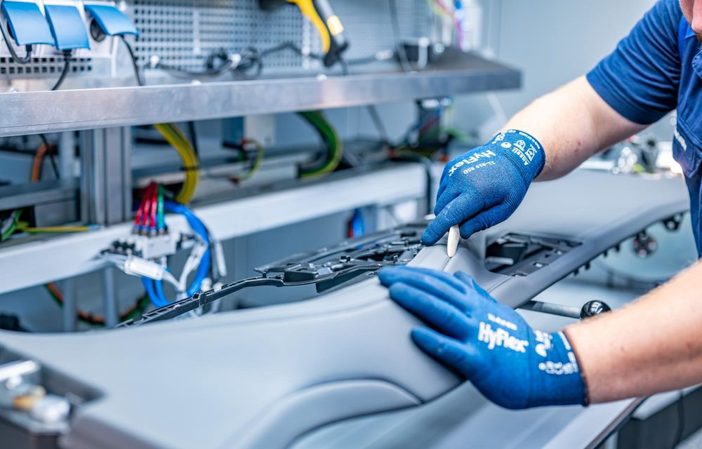 BMW demarează producția noului Seria 7 facelift - Poza 14 BMW demarează producția noului Seria 7 facelift - Poza 14