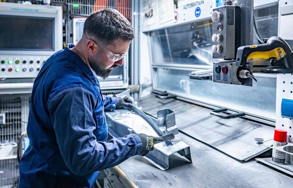 BMW demarează producția noului Seria 7 facelift - Poza 16 BMW demarează producția noului Seria 7 facelift - Poza 16