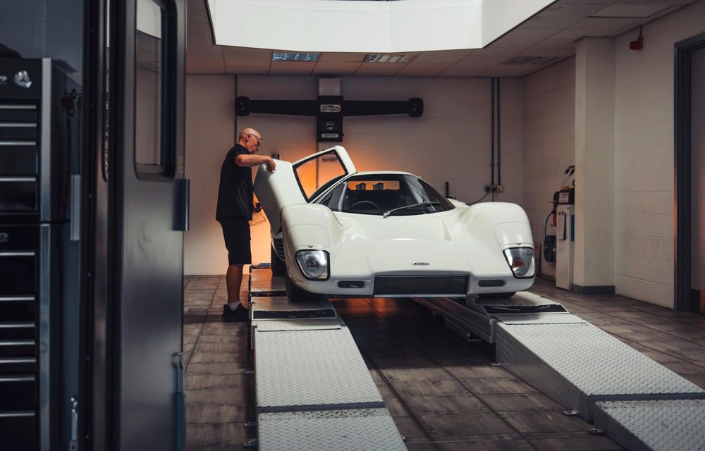 McLaren a reconstruit primul său model de stradă din istorie - Poza 2 McLaren a reconstruit primul său model de stradă din istorie - Poza 2
