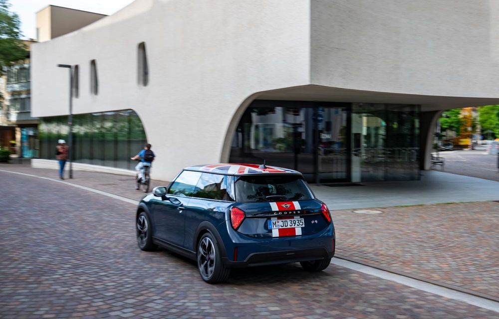 Noul Mini Cooper Oxford Edition: omagiu adus orașului unde este produs modelul - Poza 10 Noul Mini Cooper Oxford Edition: omagiu adus orașului unde este produs modelul - Poza 10