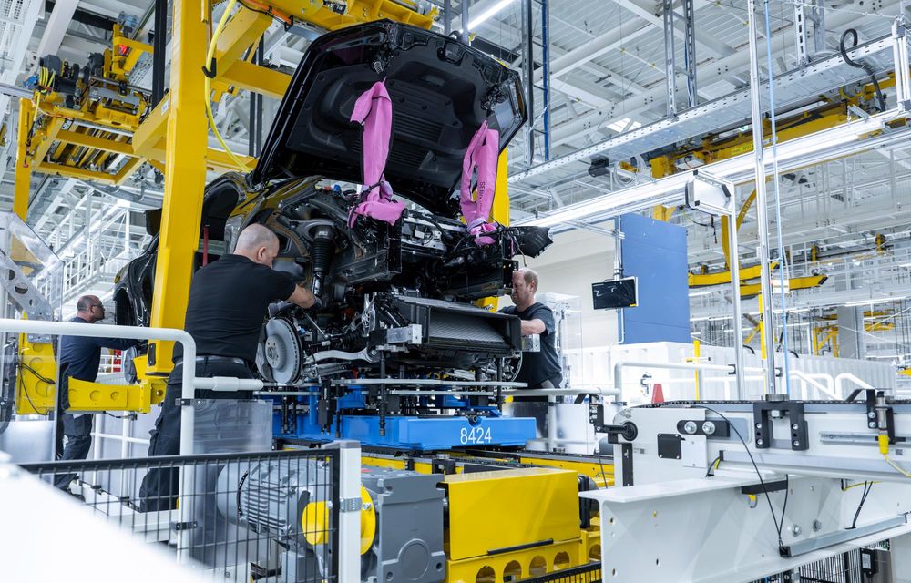 Noul Mercedes-Benz Clasa C electric a intrat în producție la uzina din Ungaria - Poza 5 Noul Mercedes-Benz Clasa C electric a intrat în producție la uzina din Ungaria - Poza 5