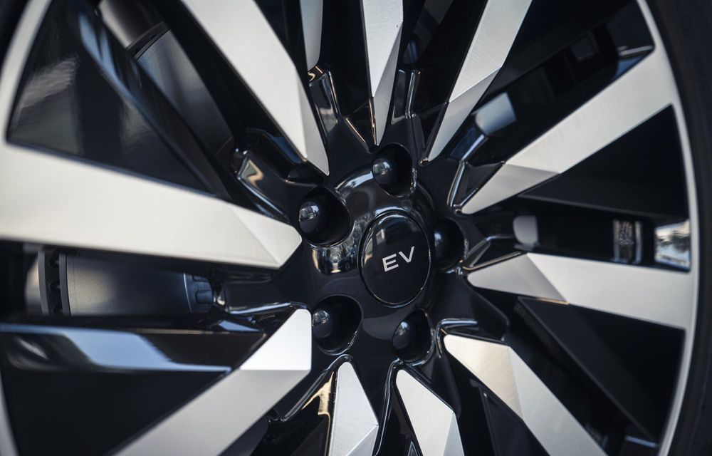 Primele imagini cu noul Range Rover Sport Electric - Poza 26