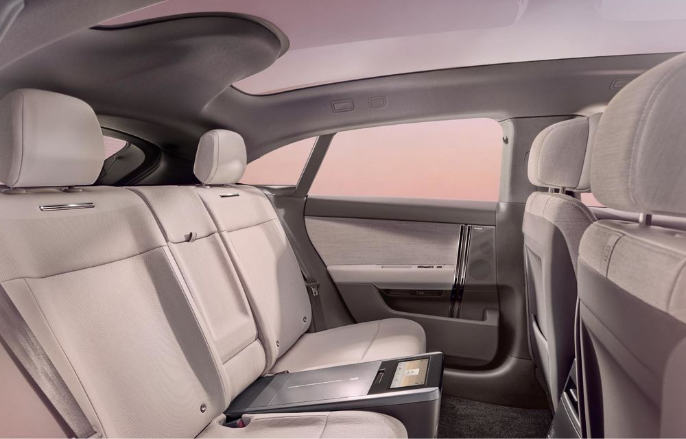 Primele imagini cu noul Range Rover GT: SUV coupe electric de performanță - Poza 10 Primele imagini cu noul Range Rover GT: SUV coupe electric de performanță - Poza 10
