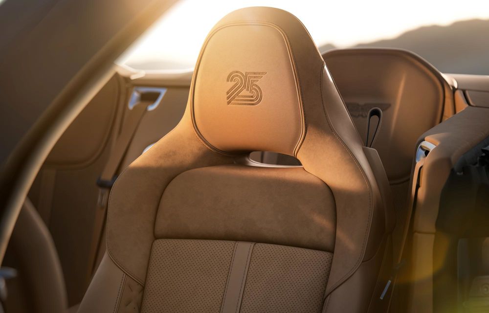 Aston Martin Vanquish 25: ediție aniversară, marchează 25 de ani de la debut - Poza 11