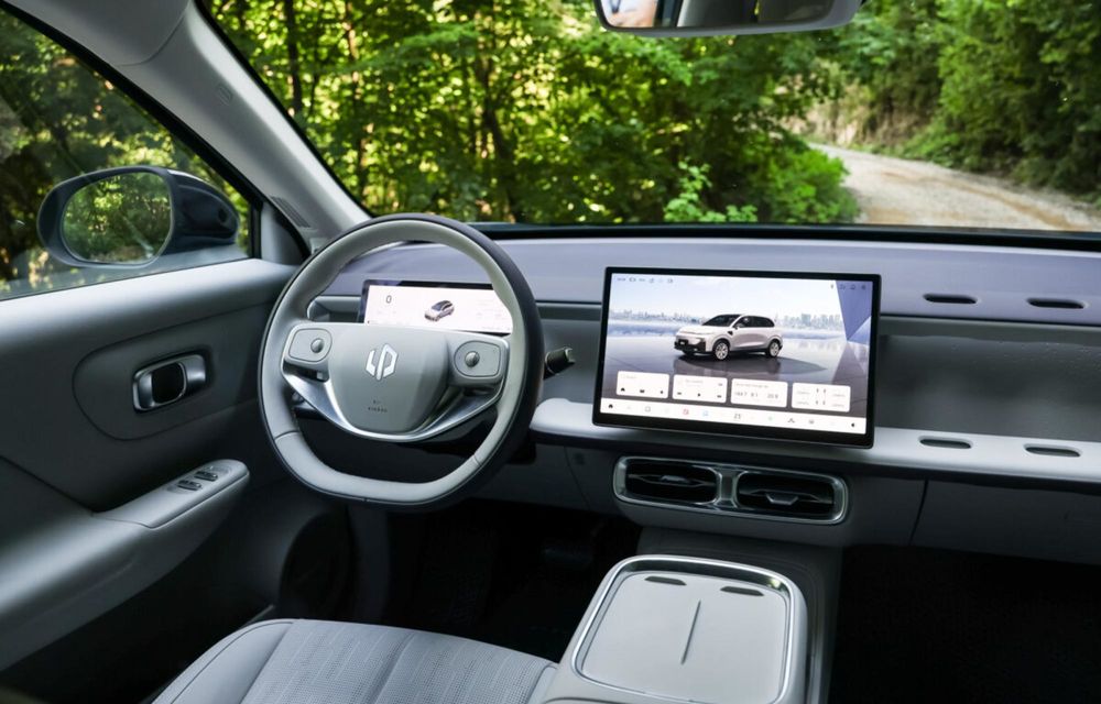 Noul Leapmotor B10 Hybrid EV, lansat oficial în România: prețuri de la 25.990 euro, prin Programul Rabla - Poza 2 Noul Leapmotor B10 Hybrid EV, lansat oficial în România: prețuri de la 25.990 euro, prin Programul Rabla - Poza 2